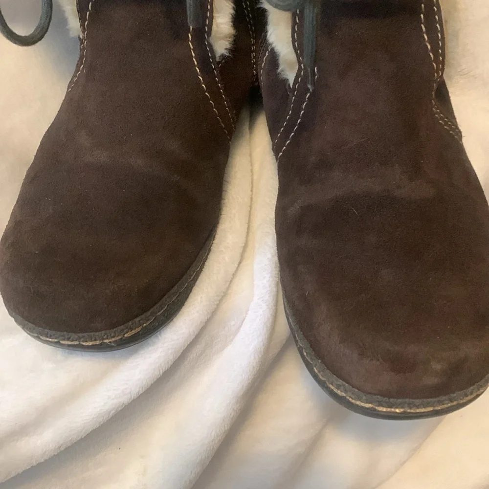 St. John’s Bay Brown fall/winter boots - Picture 9 of 11